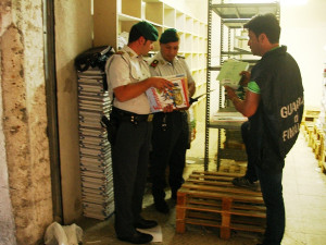 sequestro di 3.500 libri scolastici illecitamente commercializzati (2)