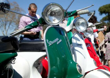Moto club Ugo Gallo in piazza del Vaticano dal Papa
