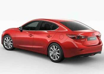 Mazda fa retromarcia e sposa l’ibrido per sfidare Toyota