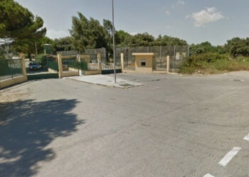 Immigranti bloccano SS106, protesta al centro accoglienza Sant’Anna