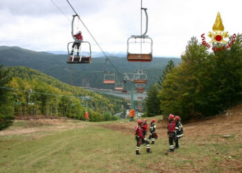 Seggiovia rimane bloccata, persone in panico: e’ un’esercitazione