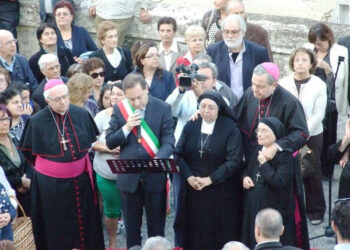 Inaugurata statua Isabella De Rosis a Rossano