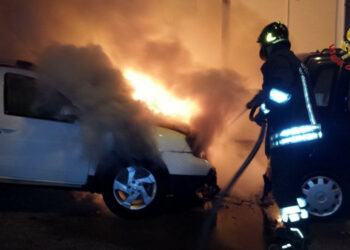 Incendiate due auto nella notte a Crotone