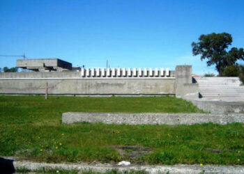 Un monumento per le vittime della SS106