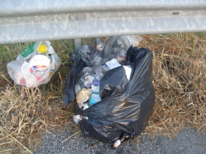 RIFIUTI-ABBANDONATI-IN-ZONA-COPPA