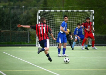 Evade dai domiciliari per giocare a calcetto, 20enne arrestato a Isola