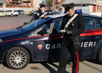 Cerca di estorcere denaro a rumena, incastrato dai carabinieri