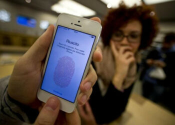 Apple, iPhone 5c e 5s in vendita anche in Italia