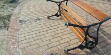 Atto di vandalismo al neo lungomare Marinella di Ciro’