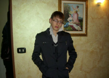 Sbanda con auto e finisce fuoristrada, muore 17 enne di Ciro’ Marina