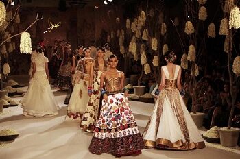 Stage nella Case di Moda a Milano, Roma, Firenze e Parigi