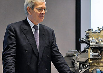 Ceo di Peugeot rinuncia alla liquidazione d’oro di 21 milioni. Hollande: scelta saggia