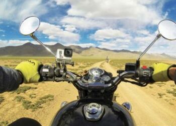 Due ruote e tecnologia, tutti i gadget per andare in moto