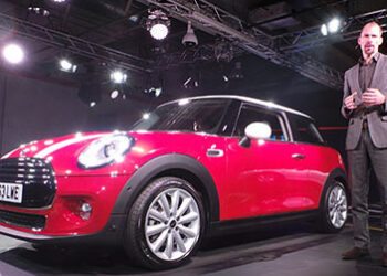 Mini, debutta la nuova generazione: la piccola inglese gioca la carta dell’hi-tech