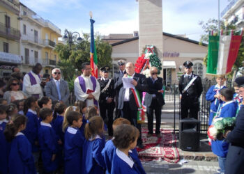 Cerimonia per la festa del 4 novembre a Ciro’ Marina