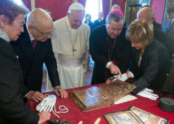 Codex Rossanensis mostrato a Papa Francesco durante visita Quirinale