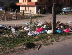 Discarica spontanea Lungomare Sud