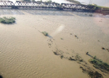 Esondazione fiume Neto, chiuso il ponte sulla SS106