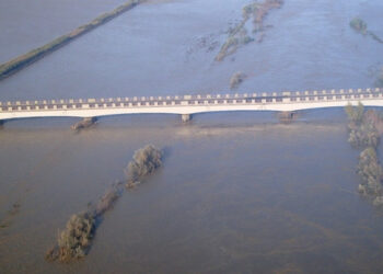 Esondazione fiume Neto, chiuso il ponte sulla SS106
