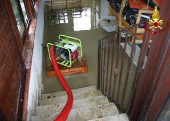 Alluvione nel catanzarese, vetture coperte dall’acqua