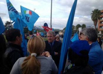 Protesta dei lavoratori Lsu-Lpu a Cosenza