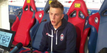 Serie B Eurobet, pareggio dei rossoblu’ in dieci per oltre trenta minuti