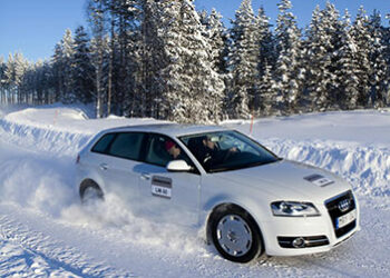 Gomme invernali e catene, da oggi obbligatorie per viaggiare