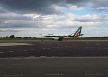 Sant’Anna, partito il primo volo Alitalia per Roma