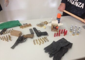 Maxi-sequestro di armi e munizioni a Corigliano