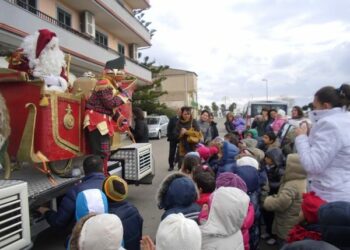 Babbo Natale in visita alle scuole di Ciro’ Marina