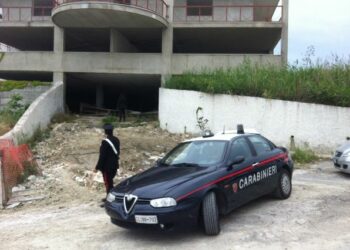 Rubano lastroni in marmo: tre arresti