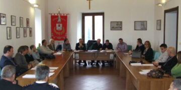 Crucoli, seduta consiliare fiume, ultima del 2013