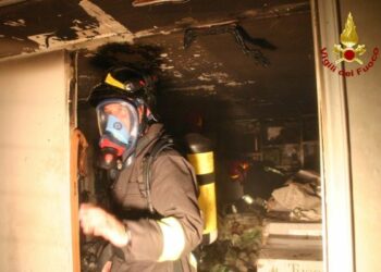 In fiamme deposito di impresa pulizie a Catanzaro