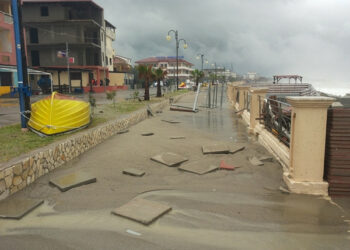 Piogge abbondanti a Ciro’ Marina, sindaco ‘chiude’ porto e lungomare