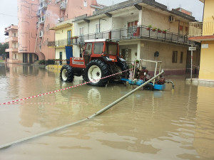 Pompa in azione a Cirò Marina