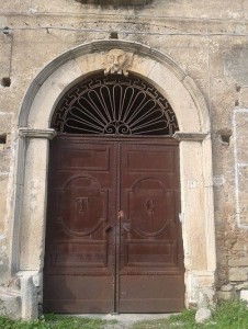 Portone palazzo Terranova-Aloisio a Cirò Marina