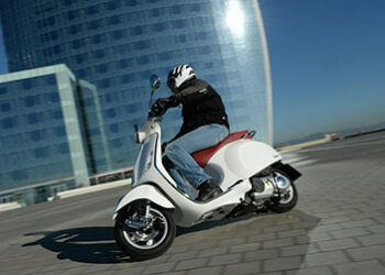 Vespa a quota 1.2 milioni e a Parigi arriva la Primavera