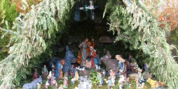 Ciro’ illuminata ed addobbata per le feste natalizie