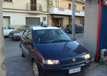 Picchia moglie e figlia: arrestato marito violento a Isola