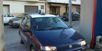 Picchia moglie e figlia: arrestato marito violento a Isola