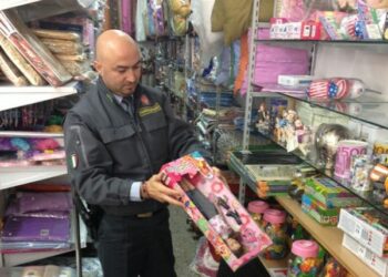 Sequestrati giocattoli non conformi in un negozio cinese