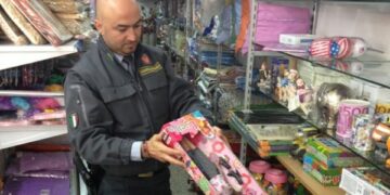 Sequestrati giocattoli non conformi in un negozio cinese