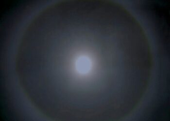 Un’inquietante Alone lunare nel cielo di Briatico