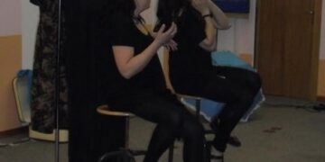 Spettacolo isterico ‘Lei contro Lei’