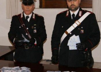 Fanno la spesa e pagano con banconote false: due arresti