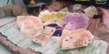 Lamezia Terme, cinese bloccata con 80mila euro in aeroporto