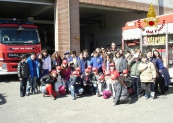 Crotone: gli alunni del ‘Don Milani’ in visita dai pompieri