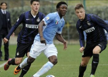 Lazio, il curioso caso di Minala: dichiara di avere diciassette anni ma…