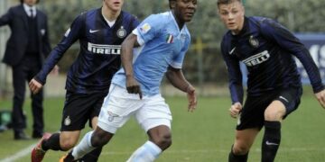 Lazio, il curioso caso di Minala: dichiara di avere diciassette anni ma…