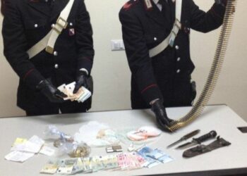 Vendevano eroina in via Popilia: in manette madre e figlio